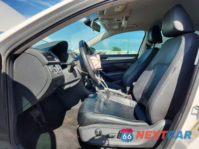Zdjęcie 7 z 12 samochodu: 2015 VOLKSWAGEN PASSAT S VIN:1VWAT7A37FC050704 - miniatura