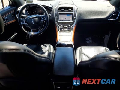 Zdjęcie 8 z 13 samochodu: 2019 LINCOLN NAUTILUS RESERVE VIN:2LMPJ8L99KBL30242 - miniatura