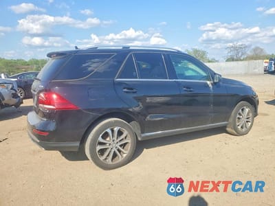 Trzecie zdjęcie samochodu z tyłu: 2016 MERCEDES-BENZ GLE 350 4MATIC VIN:4JGDA5HB5GA720055 - miniatura