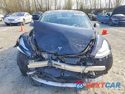 Piąte zdjęcie samochodu w środku: 2018 TESLA MODEL 3 VIN:5YJ3E1EB8JF090435 - miniatura