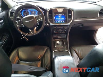 Zdjęcie 8 z 12 samochodu: 2016 CHRYSLER 300 LIMITED VIN:2C3CCAAG6GH147911 - miniatura