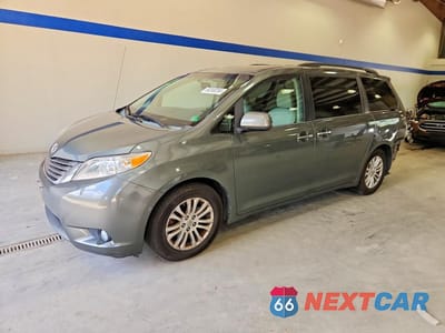 2013 TOYOTA SIENNA XLE 8-PASSENGER 5TDYK3DC8DS367640 - główne zdjęcie licytacji z USA - miniatura