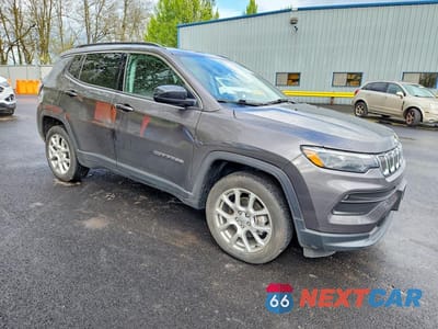 Czwarte zdjęcie samochodu z boku: 2022 JEEP COMPASS LATITUDE LUX VIN:3C4NJDFBXNT169715 - miniatura