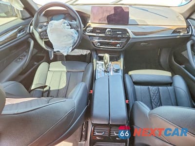 Zdjęcie 8 z 13 samochodu: 2021 BMW 530E VIN:WBA13AG01MCG44232 - miniatura