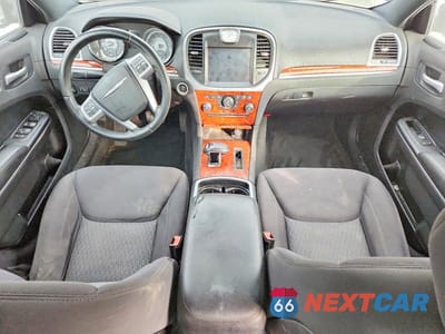 Zdjęcie 8 z 13 samochodu: 2012 CHRYSLER 300 VIN:2C3CCAAG7CH227275 - miniatura