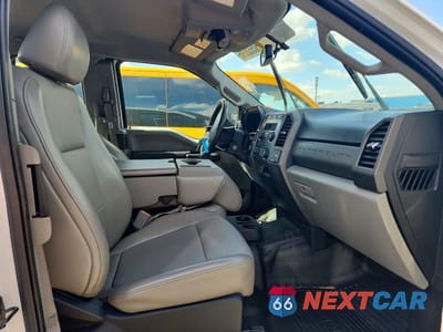 Piąte zdjęcie samochodu w środku: 2019 FORD F350 SUPER DUTY VIN:1FT8X3DT0KEC36108 - miniatura