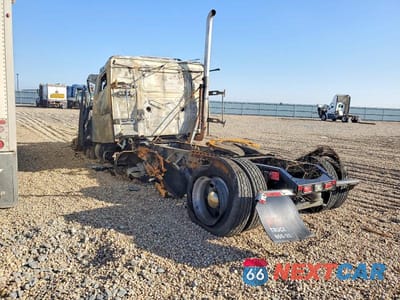 Trzecie zdjęcie samochodu z tyłu: 2021 VOLVO VNL SEMI TRUCK VIN:4V4NC9EH4MN273228 - miniatura