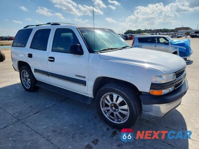 Czwarte zdjęcie samochodu z boku: 2002 CHEVROLET TAHOE C1500 VIN:1GNEC13V02R272838 - miniatura