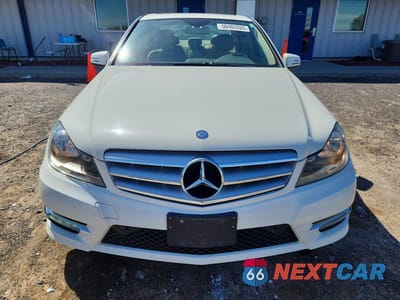 Piąte zdjęcie samochodu w środku: 2012 MERCEDES-BENZ C 300 4MATIC VIN:WDDGF8BB6CR237947 - miniatura