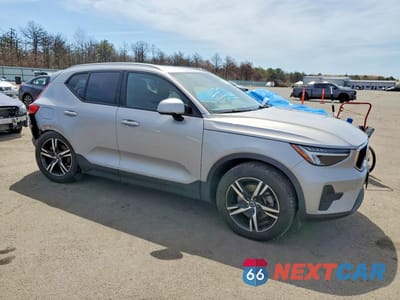 Czwarte zdjęcie samochodu z boku: 2023 VOLVO XC40 CORE VIN:YV4L12UV2P2109728 - miniatura
