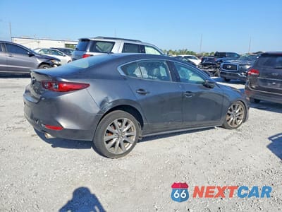 Trzecie zdjęcie samochodu z tyłu: 2023 MAZDA 3 PREMIUM VIN:3MZBPBDM0PM350780 - miniatura