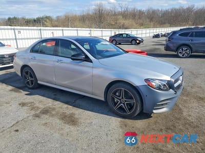 Czwarte zdjęcie samochodu z boku: 2018 MERCEDES-BENZ E 300 4MATIC VIN:WDDZF4KB7JA360542 - miniatura