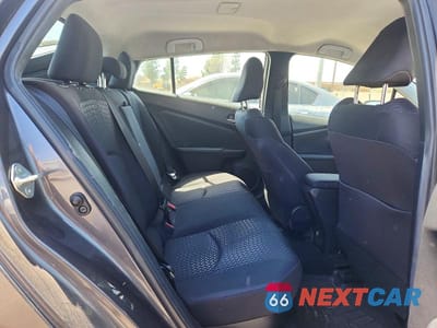 Zdjęcie 10 z 13 samochodu: 2018 TOYOTA PRIUS TWO VIN:JTDKBRFUXJ3585851 - miniatura