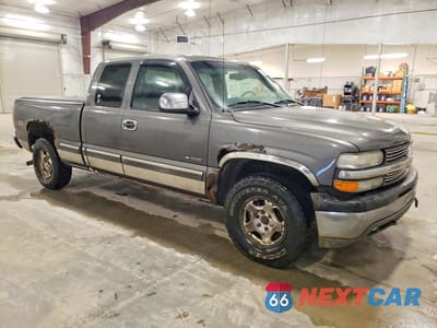 Czwarte zdjęcie samochodu z boku: 2002 CHEVROLET SILVERADO K1500 VIN:2GCEK19T721197713 - miniatura