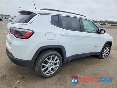 Trzecie zdjęcie samochodu z tyłu: 2022 JEEP COMPASS LATITUDE LUX VIN:3C4NJDFB1NT204562 - miniatura