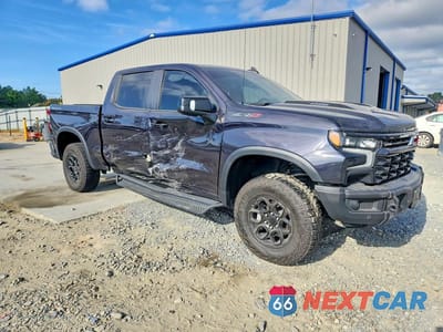 Czwarte zdjęcie samochodu z boku: 2024 CHEVROLET SILVERADO K1500 ZR2 VIN:3GCUDHE8XRG100070 - miniatura