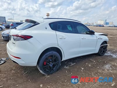 Trzecie zdjęcie samochodu z tyłu: 2022 MASERATI LEVANTE BASE VIN:ZN661XUA9NX383534 - miniatura