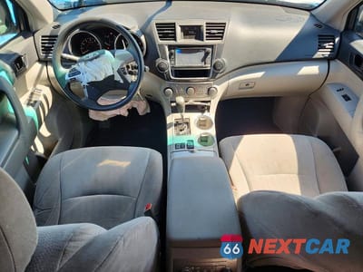 Zdjęcie 8 z 12 samochodu: 2013 TOYOTA HIGHLANDER BASE VIN:5TDBK3EH2DS199591 - miniatura