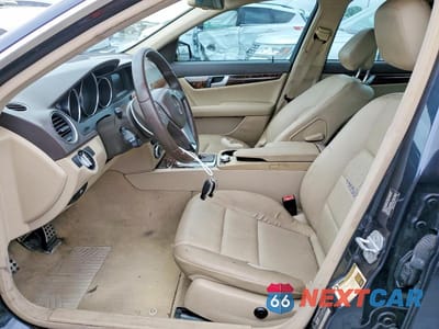 Zdjęcie 7 z 11 samochodu: 2012 MERCEDES-BENZ C 250 VIN:WDDGF4HB5CR210755 - miniatura