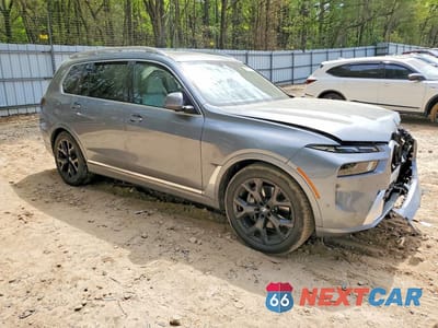 Czwarte zdjęcie samochodu z boku: 2025 BMW X7 XDRIVE40I VIN:5UX23EM08S9Z90447 - miniatura
