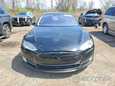 Piąte zdjęcie samochodu w środku: 2015 TESLA MODEL S VIN:5YJSA1E27FF119731 - miniatura