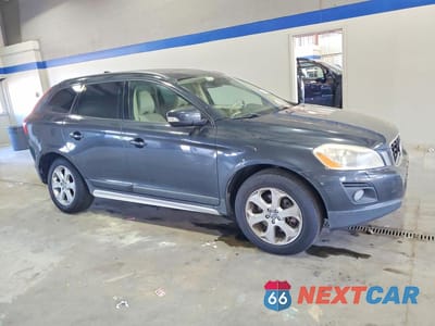Czwarte zdjęcie samochodu z boku: 2010 VOLVO XC60 3.2 VIN:YV4982DZ6A2051199 - miniatura