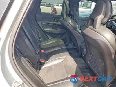 Zdjęcie 10 z 12 samochodu: 2018 VOLVO XC60 T5 R-DESIGN VIN:YV4102RM7J1048920 - miniatura