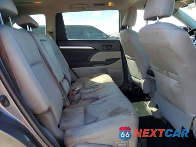 Zdjęcie 10 z 11 samochodu: 2018 TOYOTA HIGHLANDER LE VIN:5TDZARFH4JS038786 - miniatura