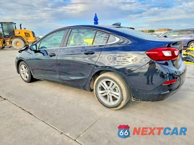 Drugie zdjęcie samochodu z przodu: 2017 CHEVROLET CRUZE LT VIN:1G1BE5SM5H7236176 - miniatura