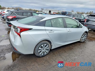 Trzecie zdjęcie samochodu z tyłu: 2019 TOYOTA PRIUS XLE AWD-E VIN:JTDL9RFU3K3010279 - miniatura