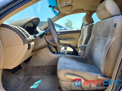 Zdjęcie 7 z 12 samochodu: 2005 HONDA ACCORD LX VIN:1HGCM56445A107032 - miniatura
