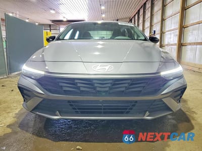 Piąte zdjęcie samochodu w środku: 2025 HYUNDAI ELANTRA SEL SPORT VIN:KMHLM4DG5SU000776 - miniatura