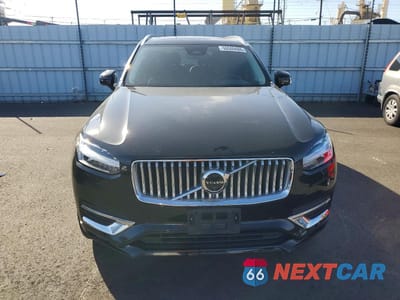 Piąte zdjęcie samochodu w środku: 2025 VOLVO XC90 PLUS VIN:YV4062JE8S1321542 - miniatura