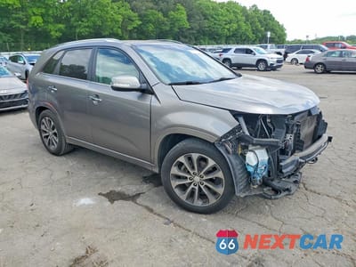 Czwarte zdjęcie samochodu z boku: 2015 KIA SORENTO SX VIN:5XYKW4A77FG580229 - miniatura