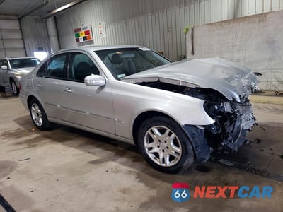 Czwarte zdjęcie samochodu z boku: 2004 MERCEDES-BENZ E 320 4MATIC VIN:WDBUF82J04X121563 - miniatura