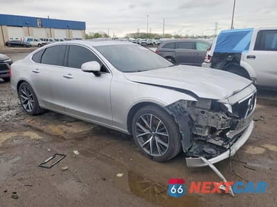 Czwarte zdjęcie samochodu z boku: 2017 VOLVO S90 T6 MOMENTUM VIN:YV1A22MK4H1011329 - miniatura