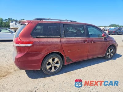Trzecie zdjęcie samochodu z tyłu: 2011 TOYOTA SIENNA LE 8-PASSENGER VIN:5TDKA3DC9BS006343 - miniatura