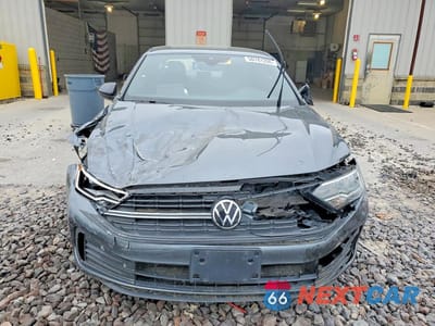 Piąte zdjęcie samochodu w środku: 2024 VOLKSWAGEN JETTA SPORT VIN:3VWBM7BU7RM025541 - miniatura
