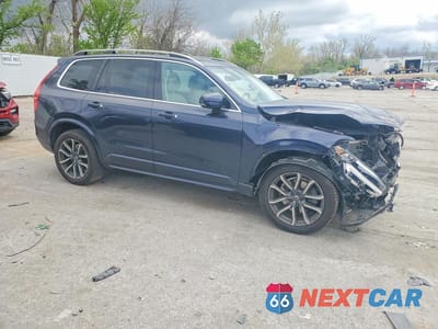 Czwarte zdjęcie samochodu z boku: 2017 VOLVO XC90 T6 VIN:YV4A22PK9H1163850 - miniatura