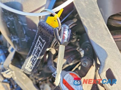 Zdjęcie 8 z 9 samochodu: 2025 SUZUKI GSX800 R VIN:JS1EM11B3S7100355 - miniatura