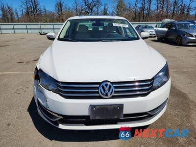 Piąte zdjęcie samochodu w środku: 2013 VOLKSWAGEN PASSAT SE VIN:1VWBP7A30DC140217 - miniatura