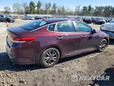 Trzecie zdjęcie samochodu z tyłu: 2019 KIA OPTIMA LX VIN:5XXGT4L3XKG369565 - miniatura