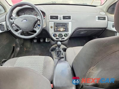 Zdjęcie 8 z 12 samochodu: 2005 FORD FOCUS ZX3 VIN:3FAFP31N35R116503 - miniatura