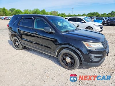 Czwarte zdjęcie samochodu z boku: 2016 FORD EXPLORER POLICE INTERCEPTOR VIN:1FM5K8AR4GGA77771 - miniatura