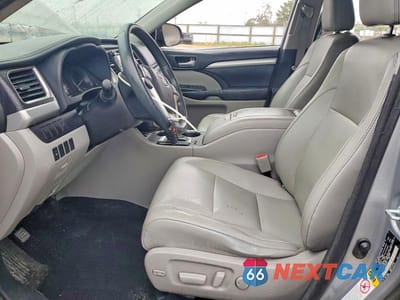 Zdjęcie 7 z 13 samochodu: 2016 TOYOTA HIGHLANDER XLE VIN:5TDJKRFH6GS252617 - miniatura