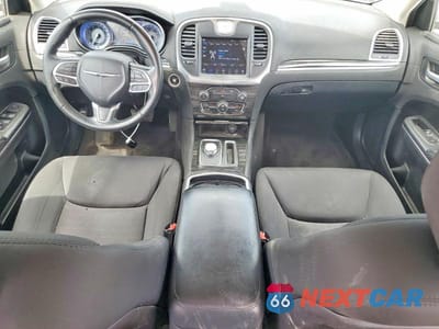 Zdjęcie 8 z 12 samochodu: 2018 CHRYSLER 300 TOURING VIN:2C3CCAAG4JH154217 - miniatura
