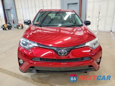 Piąte zdjęcie samochodu w środku: 2018 TOYOTA RAV4 LE VIN:JTMBFREV3JD228665 - miniatura