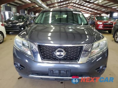 Piąte zdjęcie samochodu w środku: 2014 NISSAN PATHFINDER S VIN:5N1AR2MMXEC708082 - miniatura