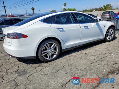 Trzecie zdjęcie samochodu z tyłu: 2015 TESLA MODEL S VIN:5YJSA1E28FF107426 - miniatura