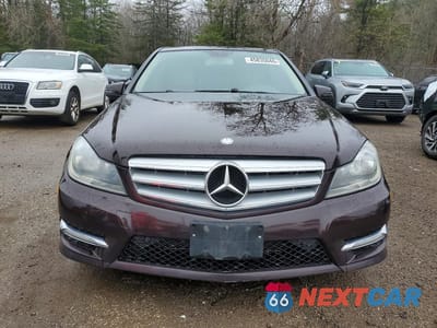 Piąte zdjęcie samochodu w środku: 2012 MERCEDES-BENZ C 250 4MATIC VIN:WDDGF8FB7CF913706 - miniatura